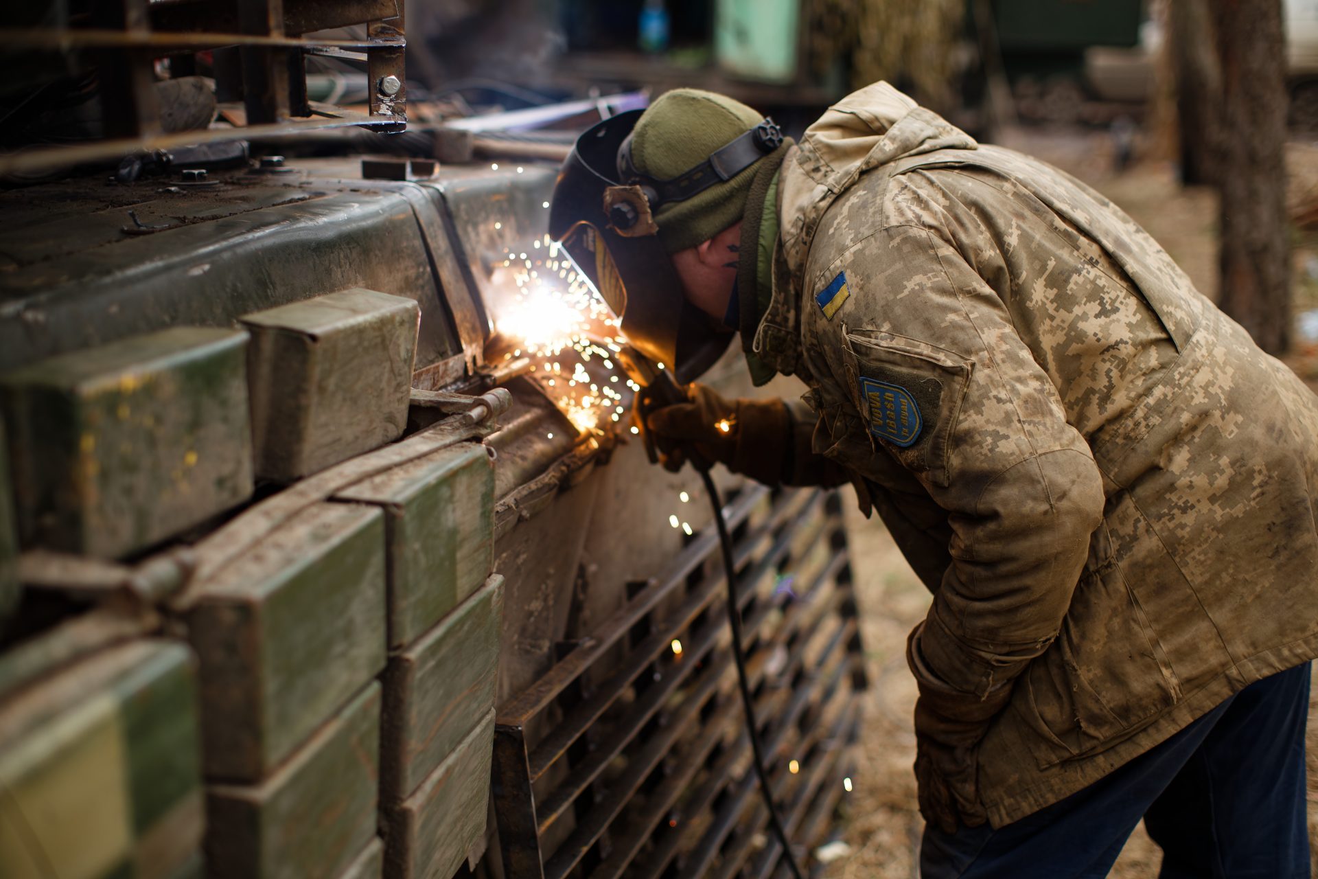 L'armée ukrainienne customise les véhicules militaires américains pour renforcer sa défense sur le terrain