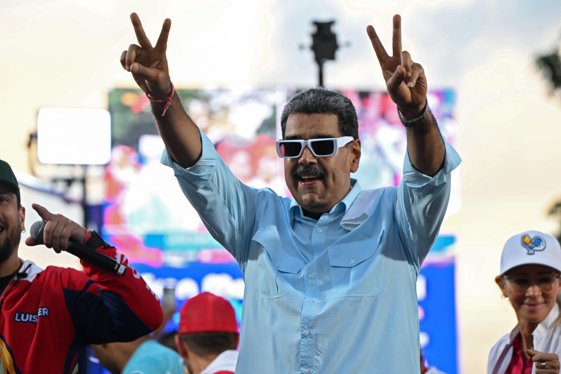 Maduro adelanta la Navidad y sale Abel Caballero a jugar