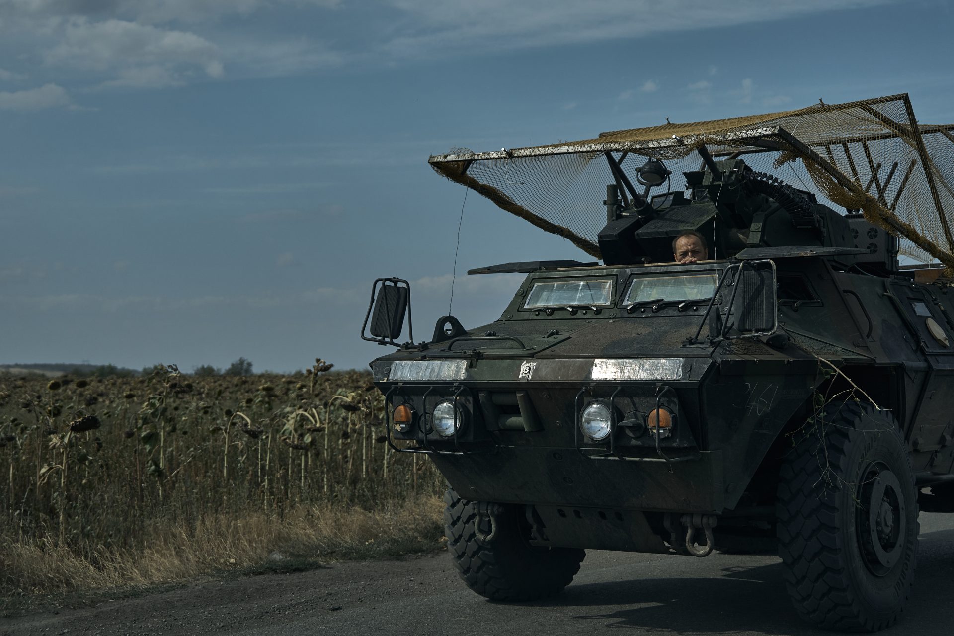 Impressionanti riprese aeree dei droni mostrano la cruda realtà dei combattimenti al fronte in Ucraina