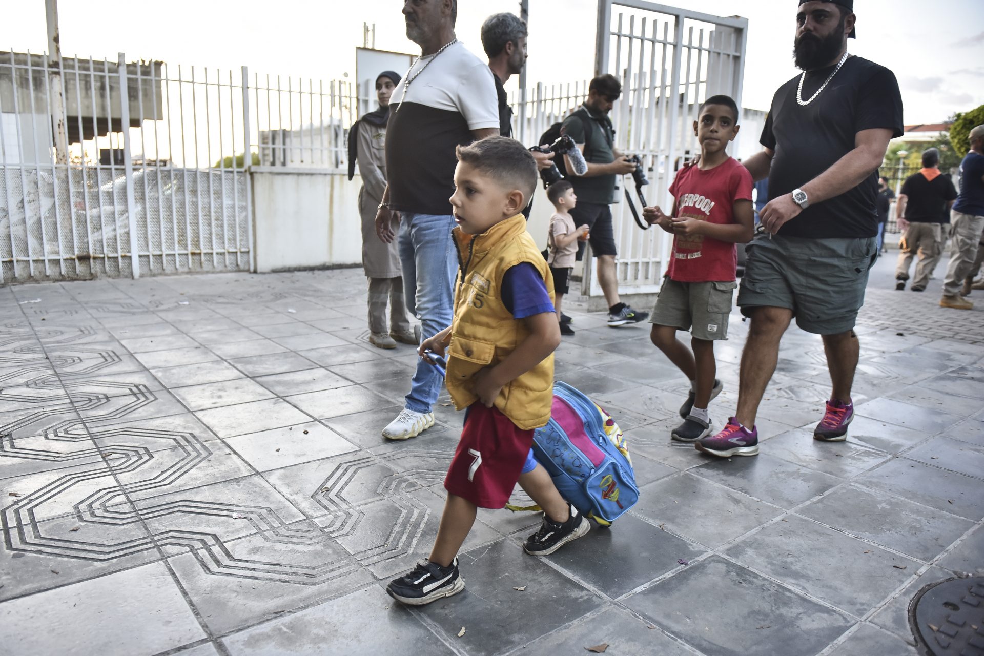 Milhares de libaneses fogem das bombas israelenses