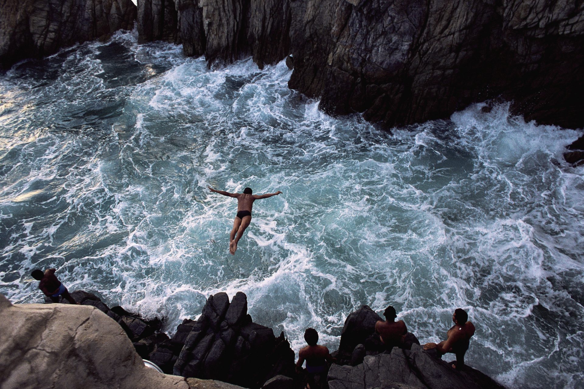 9. La compétition annuelle de plongeon de haut vol (Red Bull Cliff Diving)