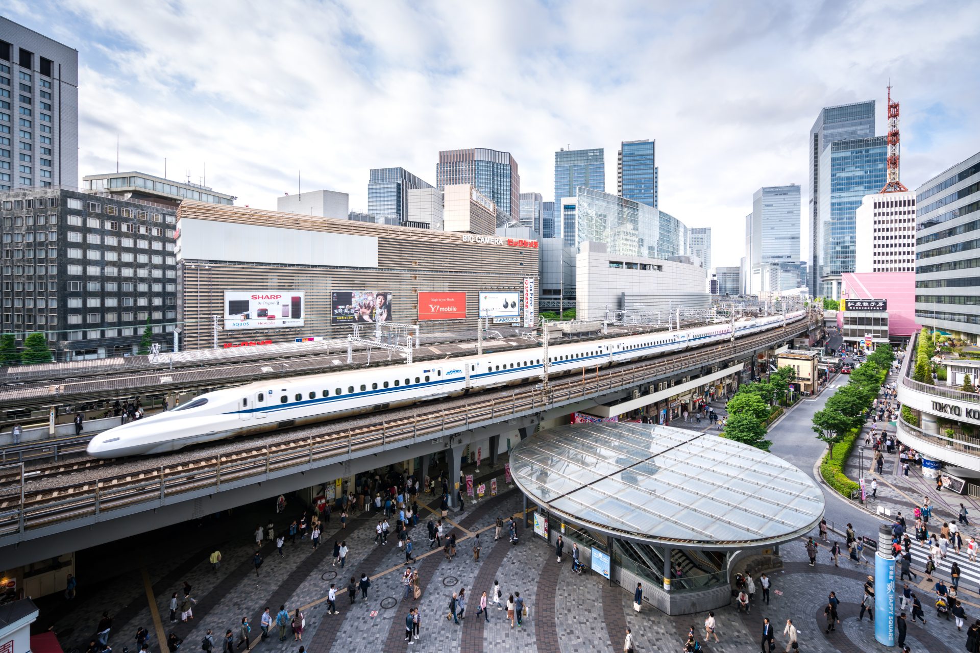 Pourquoi y a-t-il une telle différence de vitesse entre les trains ?