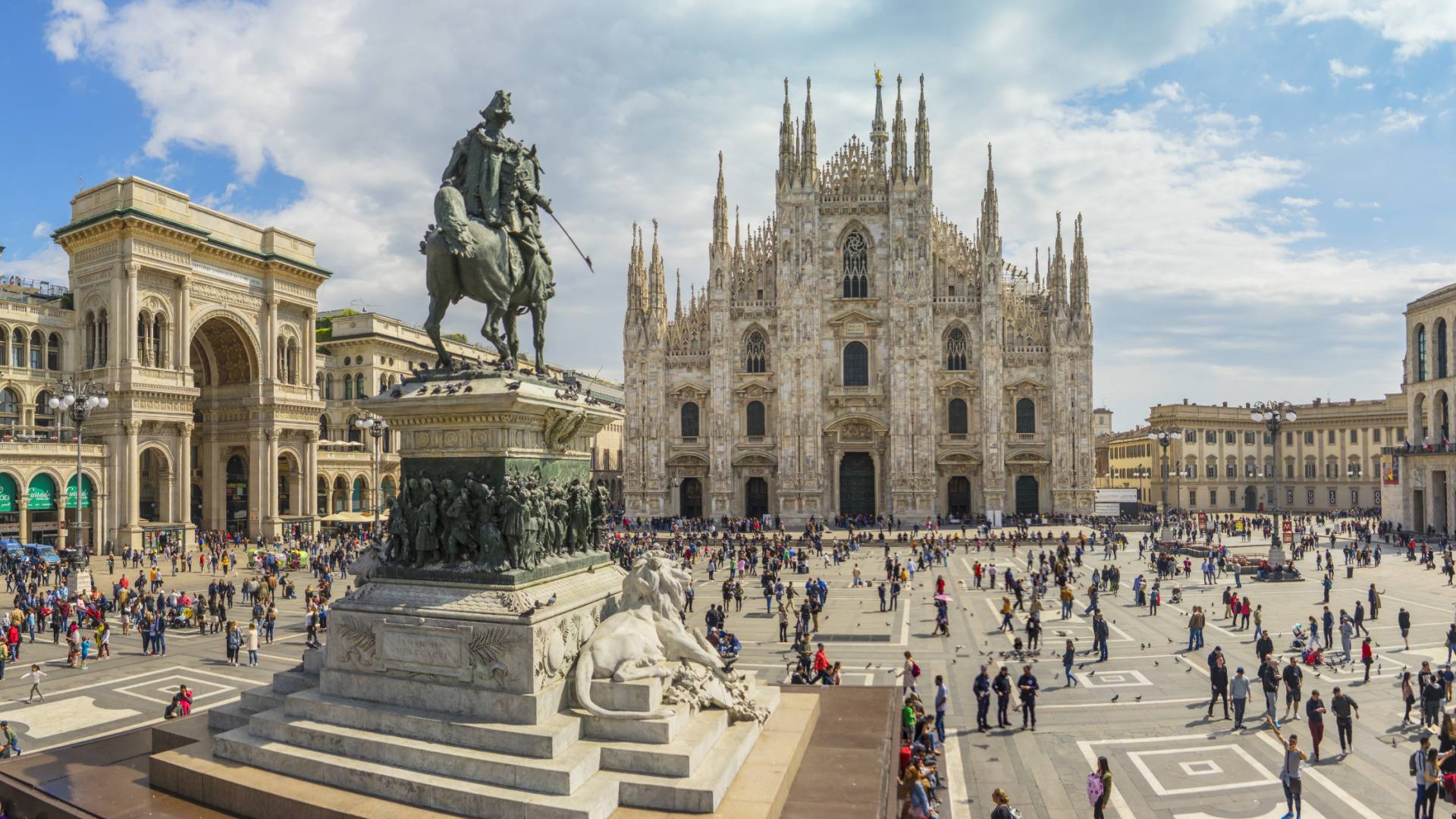 Plaza del Duomo de Milán (Italia)