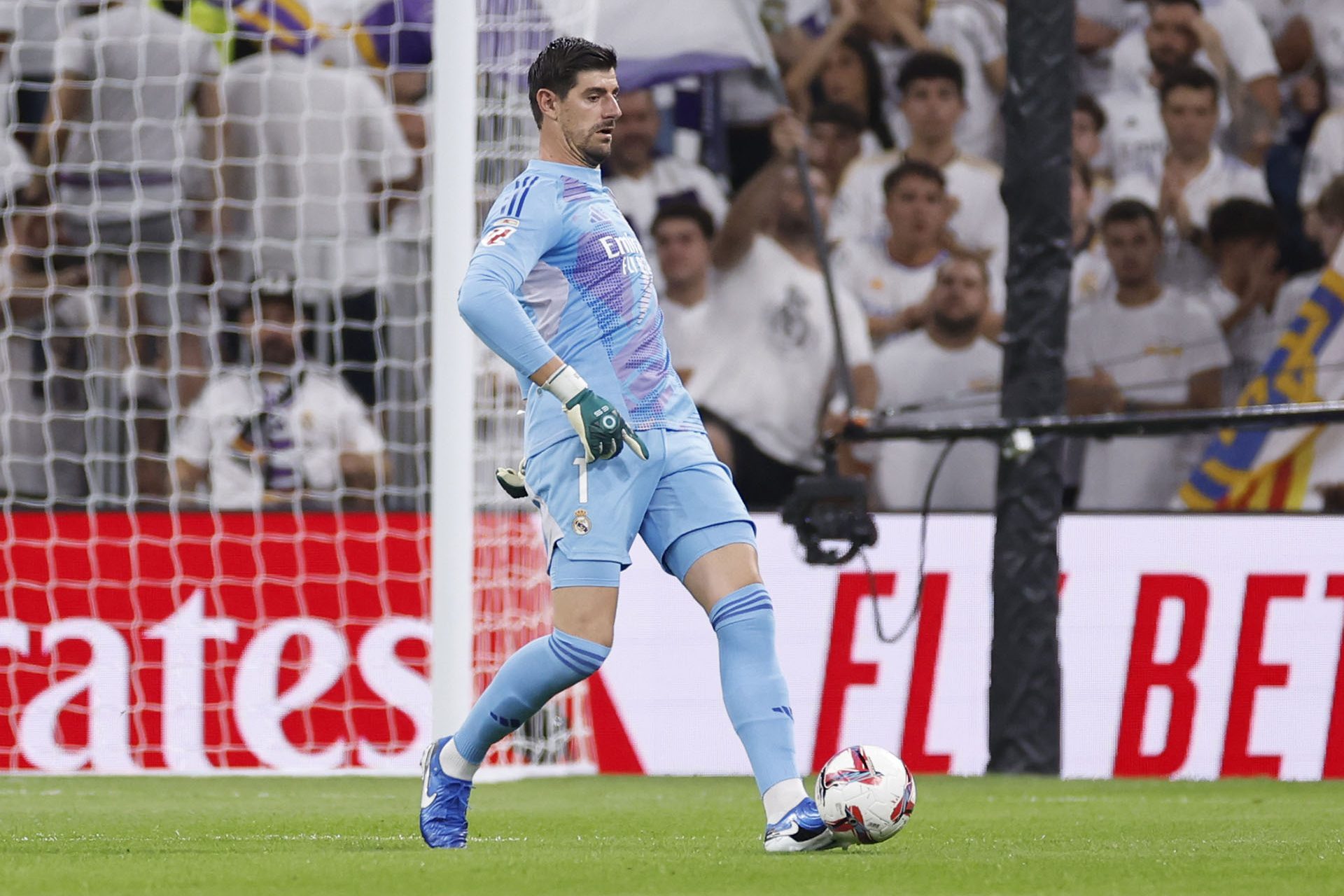 El pisotón de Thibaut Courtois a Aitor Ruibal