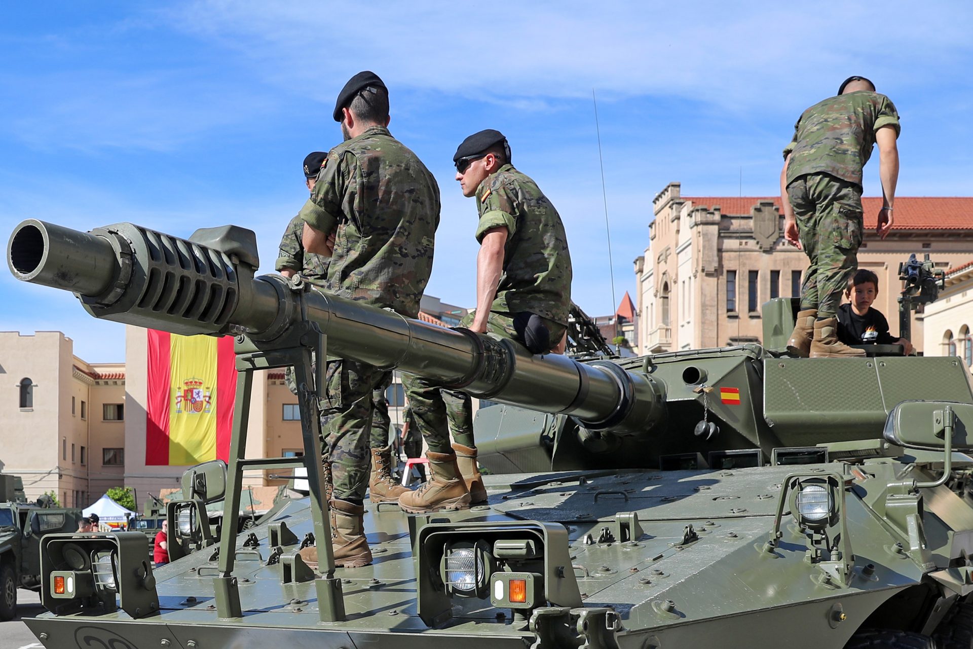 Cifras de fuerzas aéreas, terrestres y marítimas