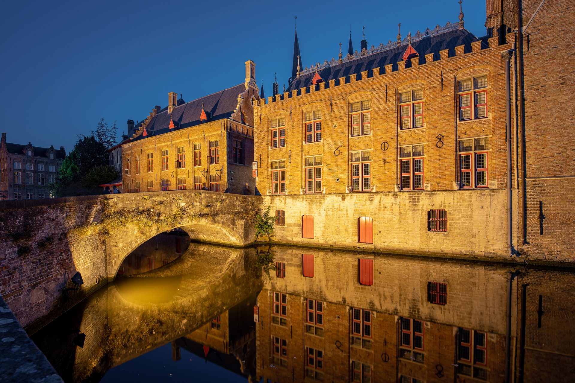 Brujas: donde los muros ocultan leyendas 