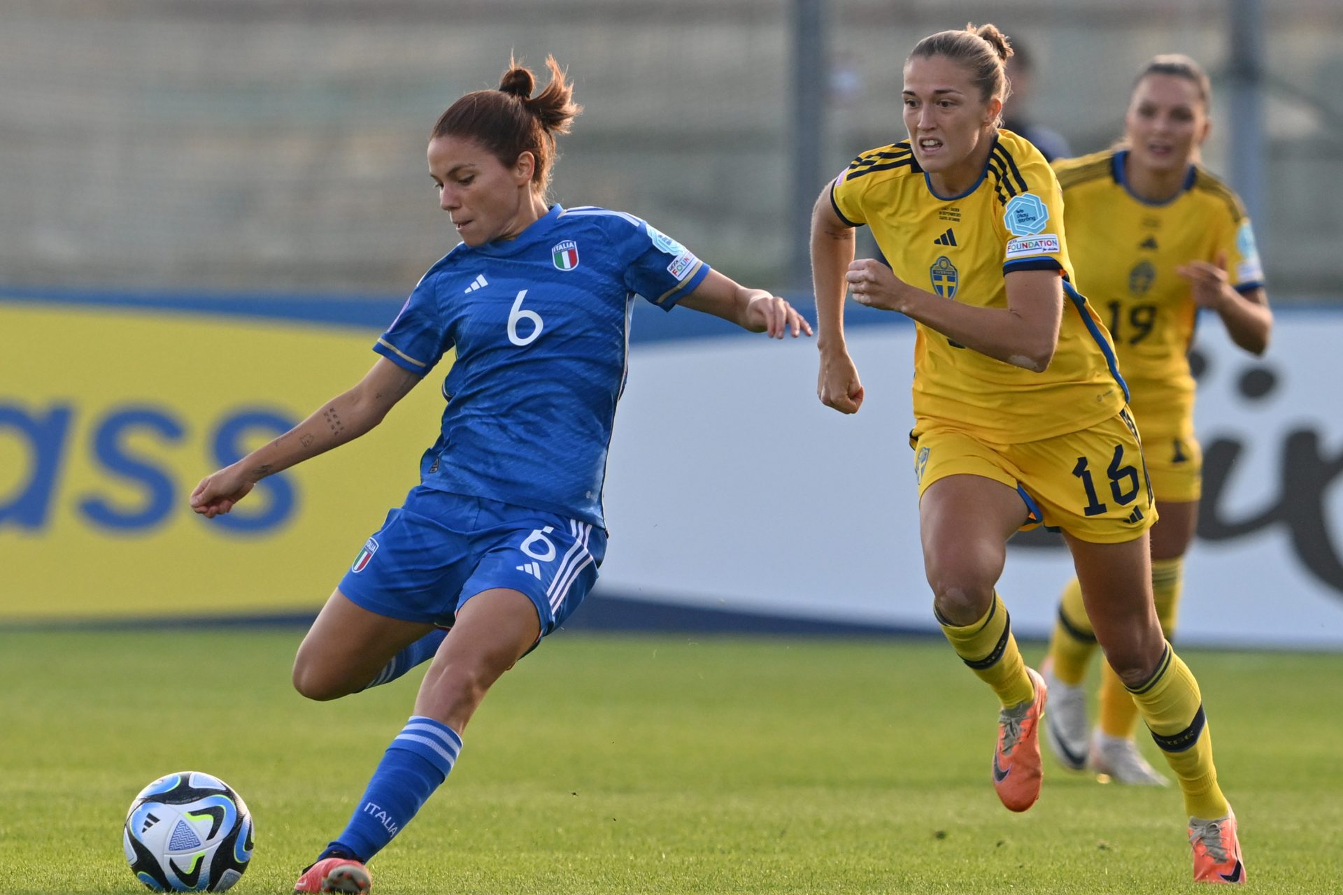 Bisogna impegnarsi affinché il calcio diventi un lavoro vero anche per le donne 