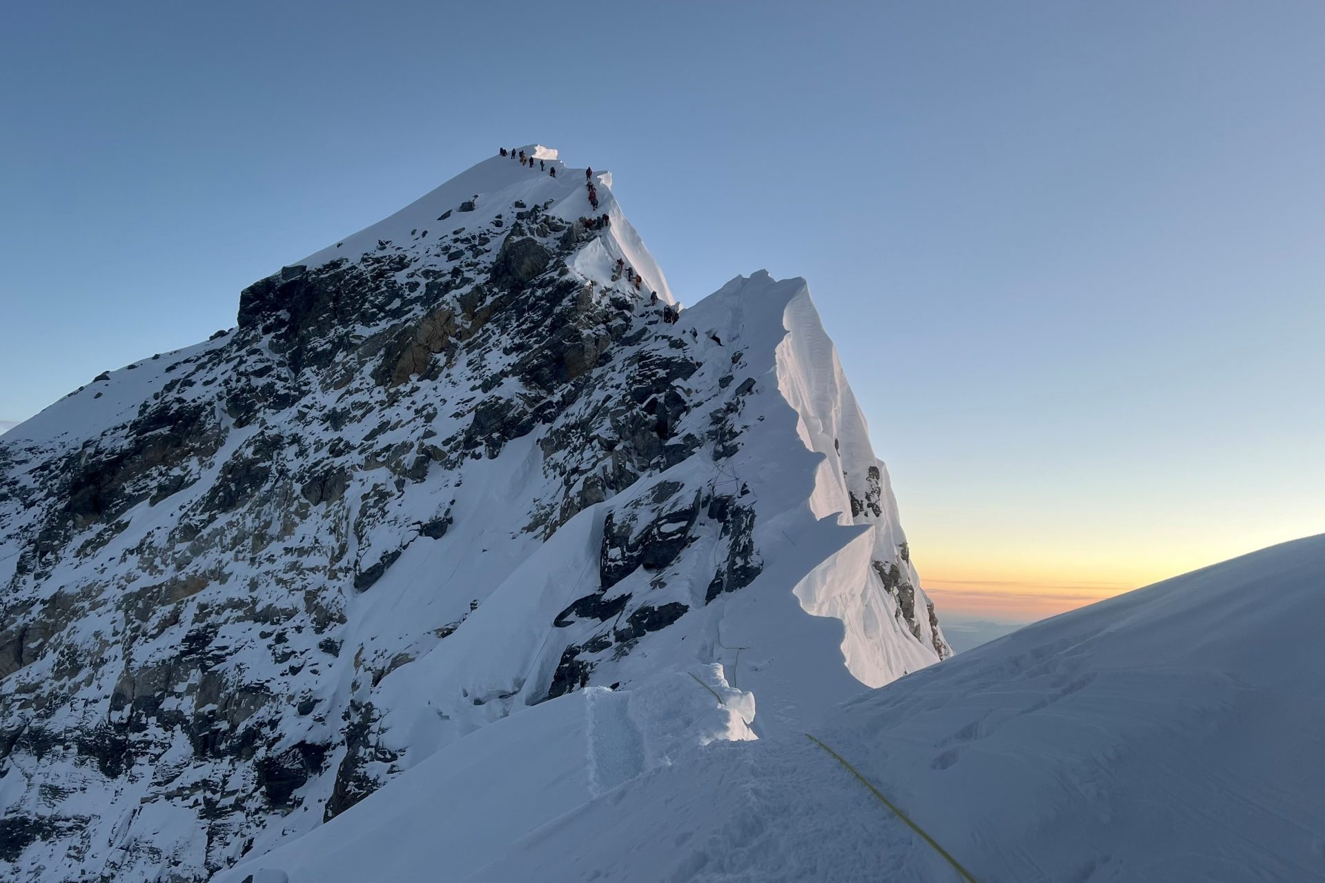 Le mont Everest n'en finit plus de grandir