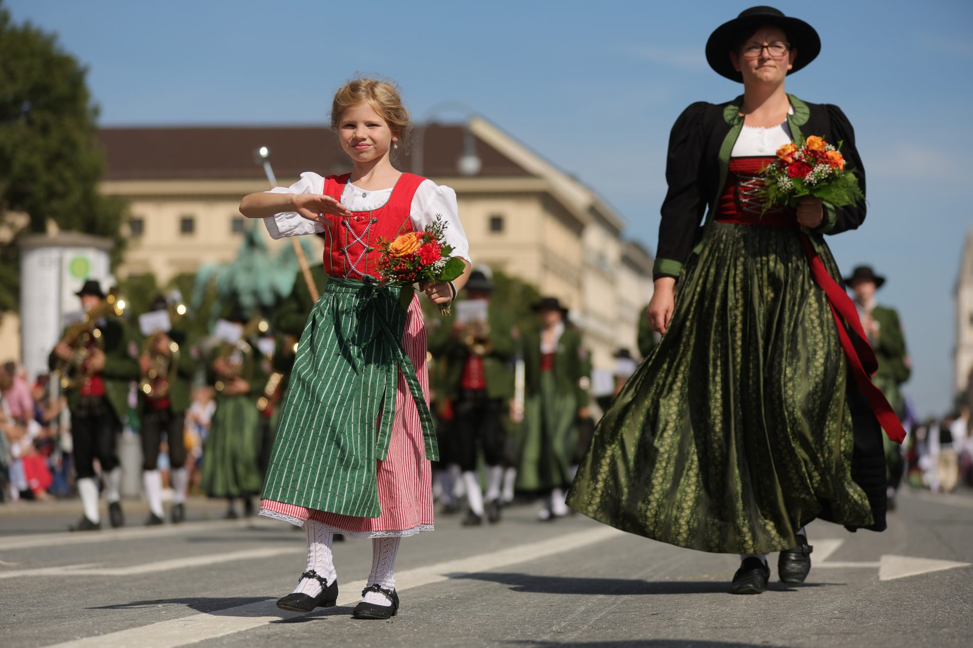 Le défilé en costume traditionnel