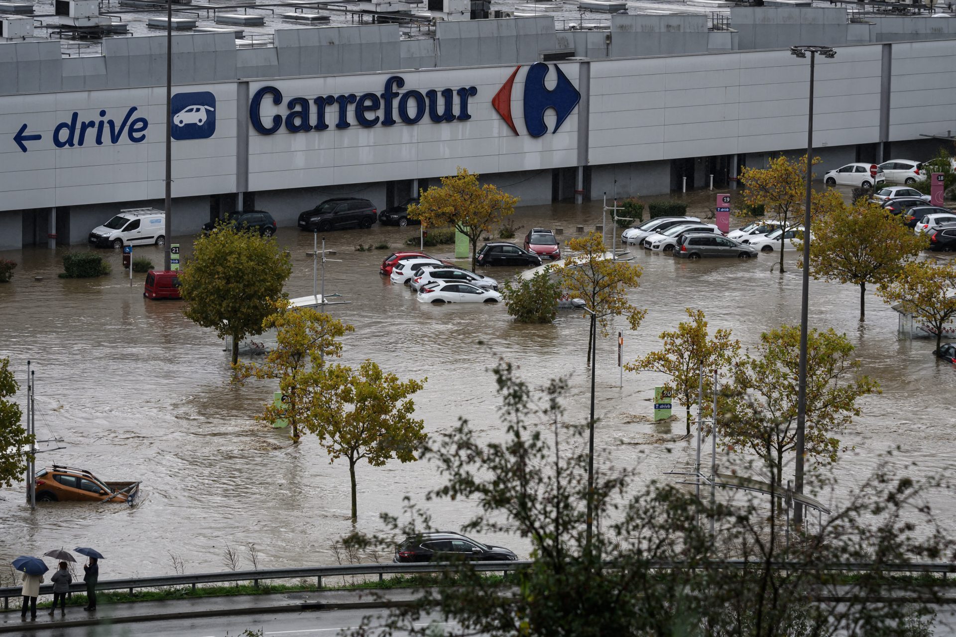 Inondations, incendies et tempêtes