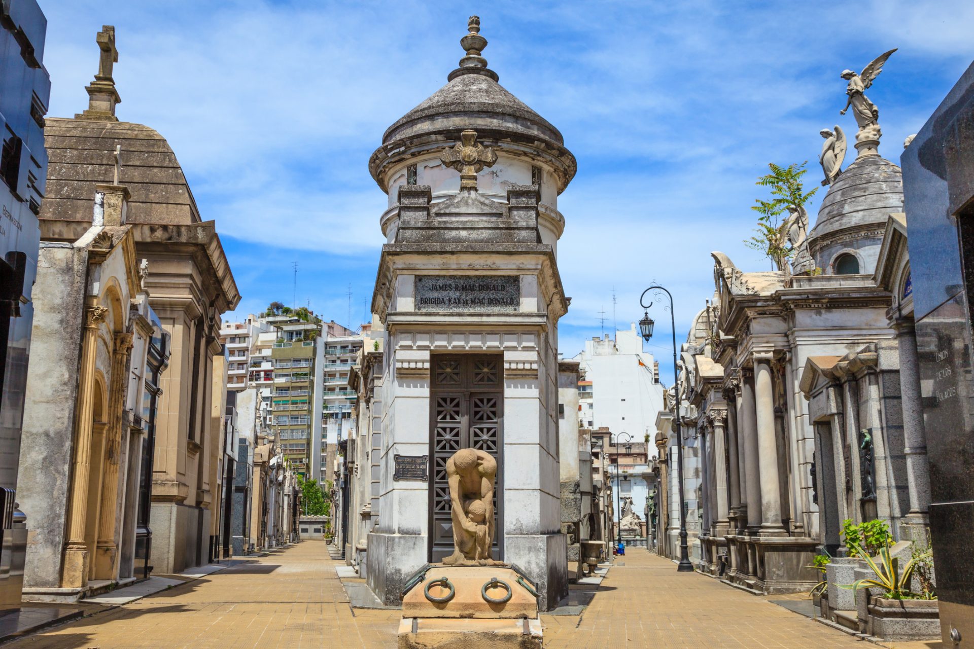 Buenos Aires y su tour por un cementerio 