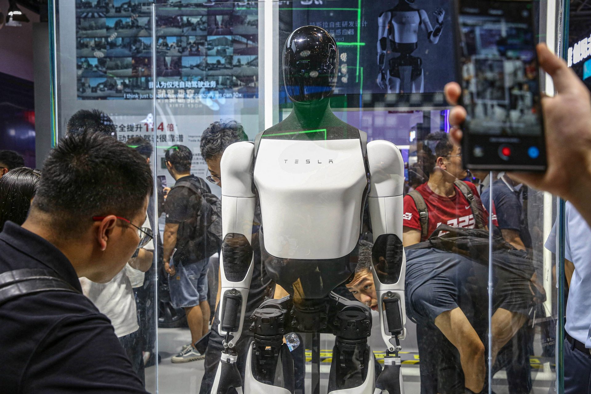 Elon Musk's humanoid robots aren't all he promised they'd be