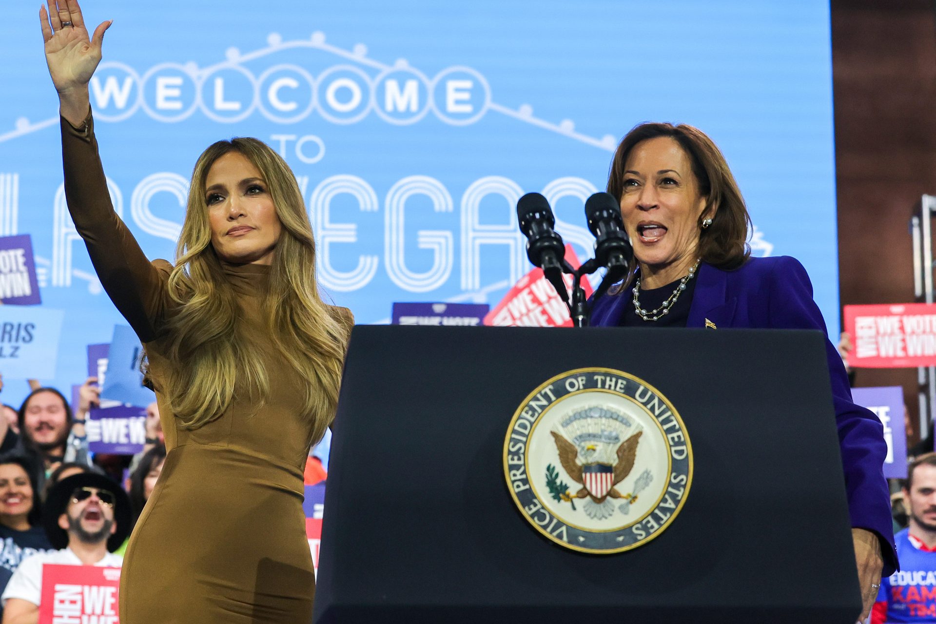 ¿Qué celebridades latinas promovieron el voto en EU? Trump vs Kamala