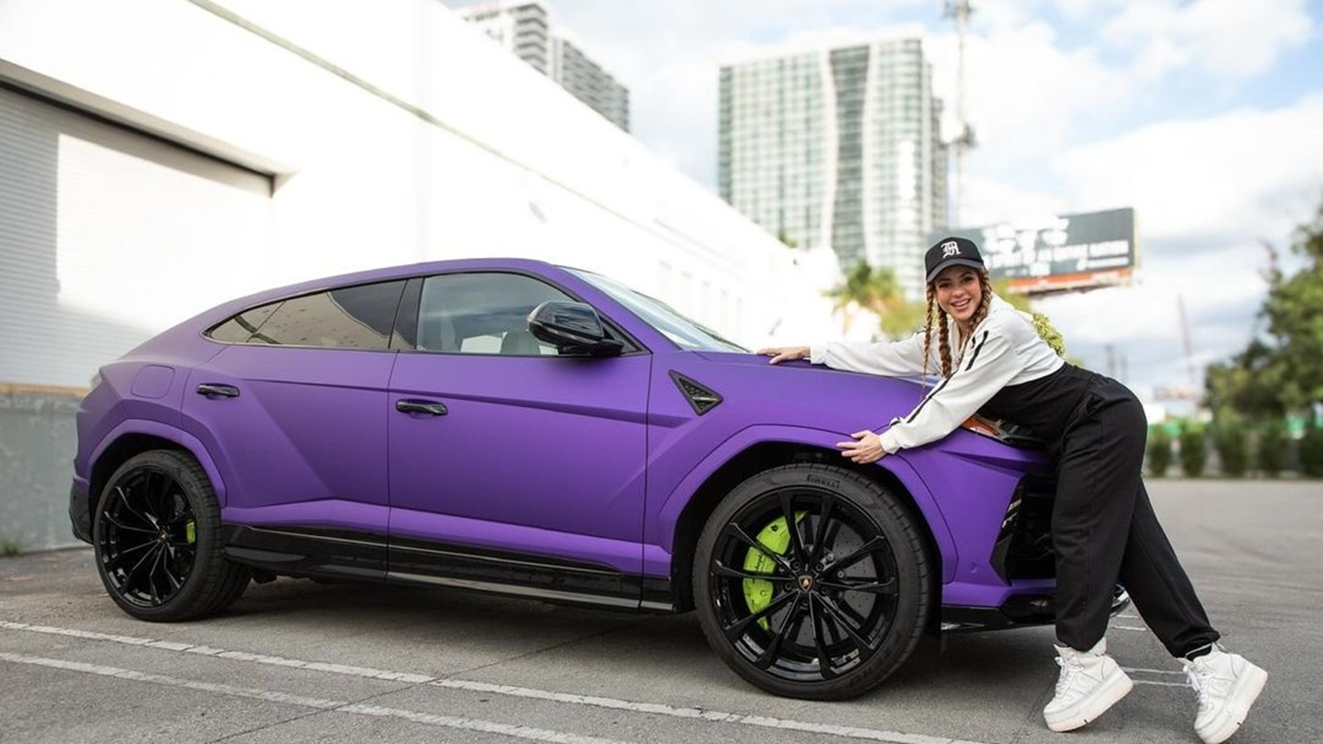 Shakira regala su Lamborghini