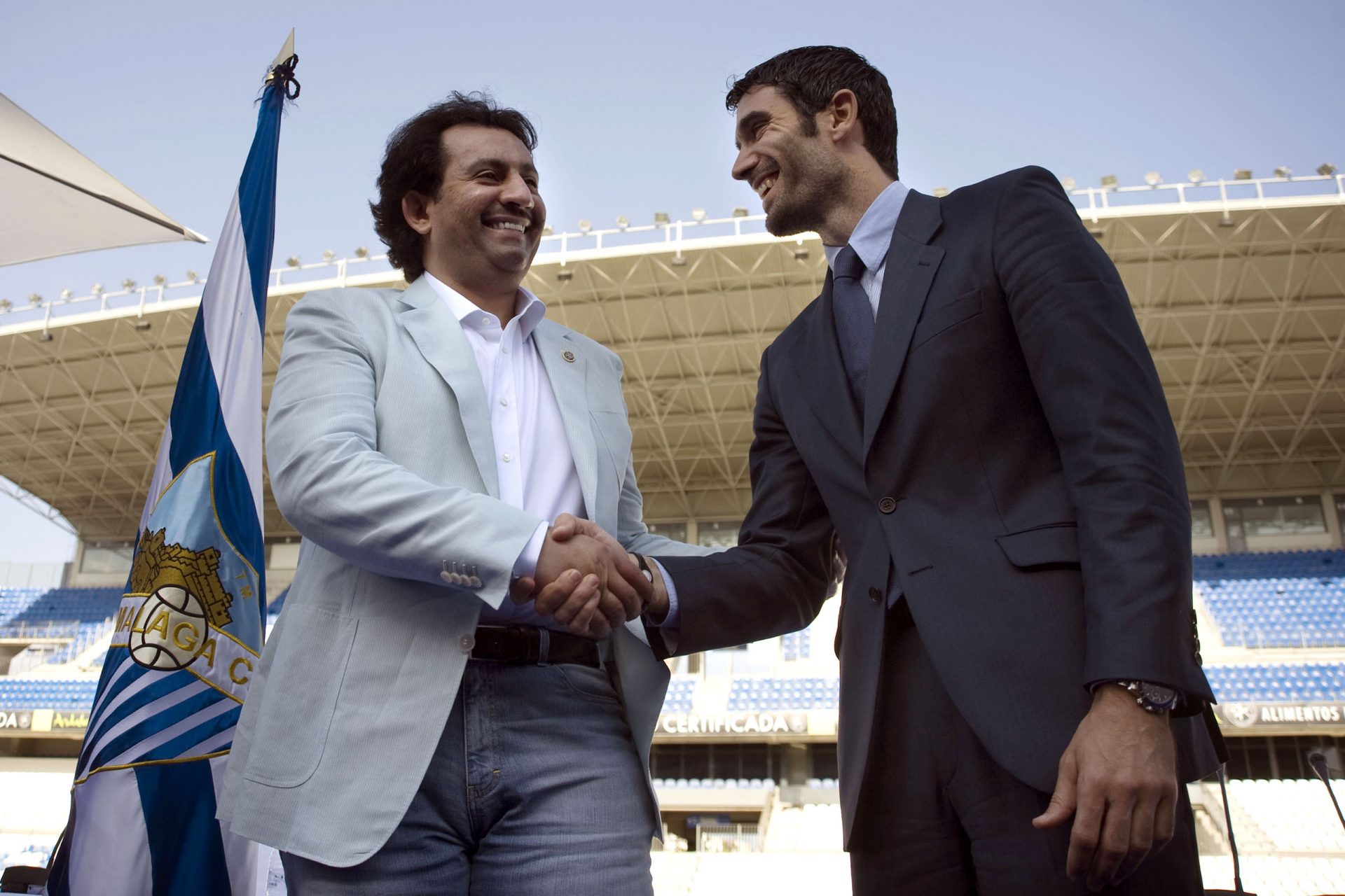 De los campos de fútbol a los despachos