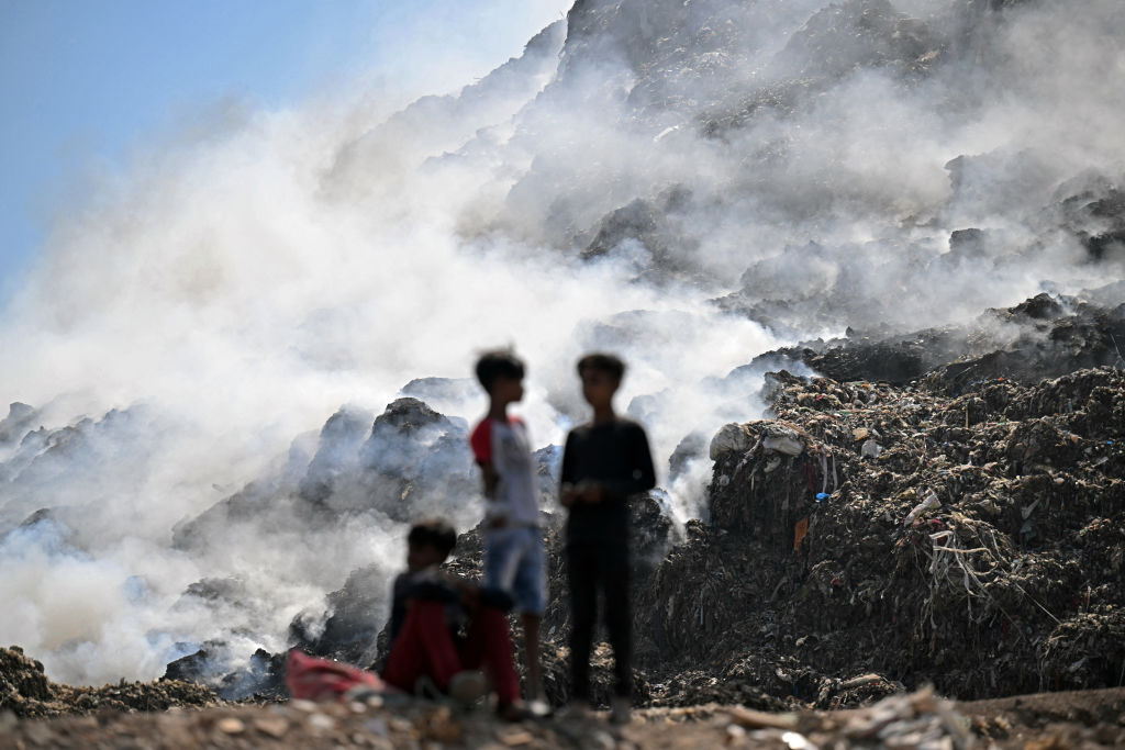 La quema de basura en la India asfixia a los residentes de la capital