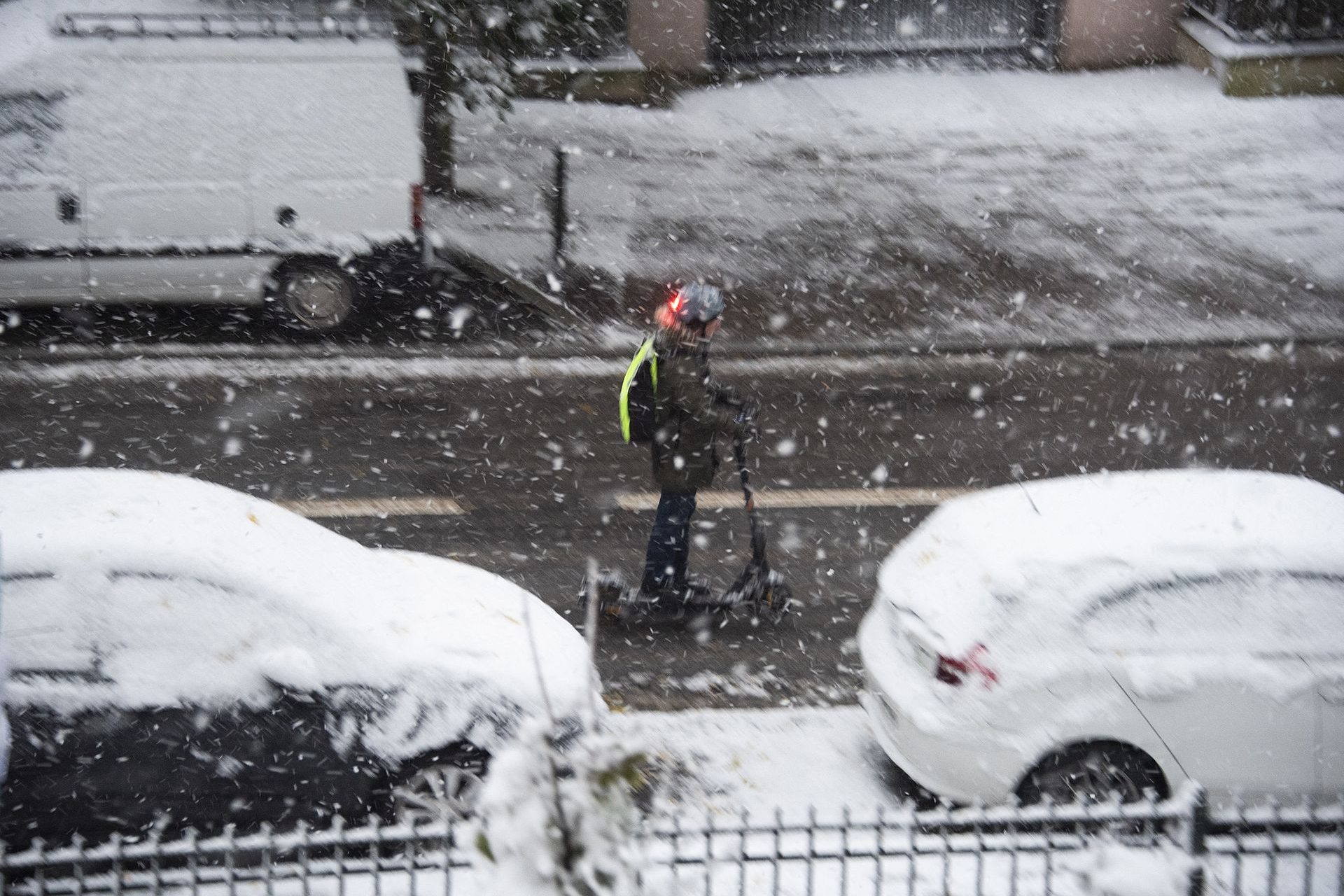 Les images-choc de la tempête de neige Caetano qui s’abat sur la France