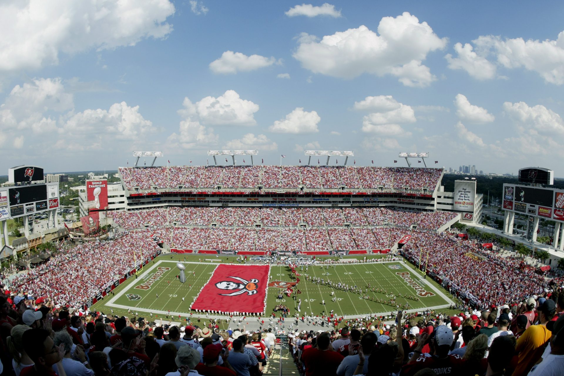 10: Tampa Bay Buccaneers - Raymond James Stadium