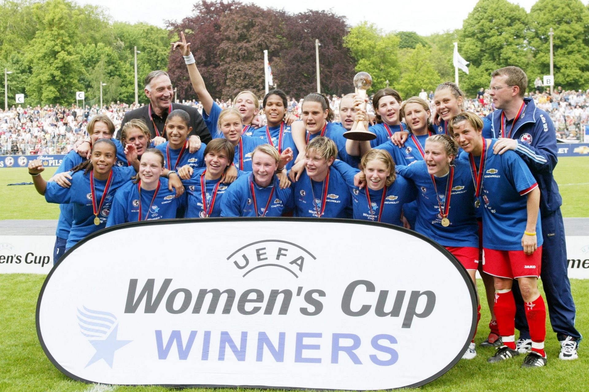 Beim Frauenfußball waren die Ostdeutschen dagegen besser