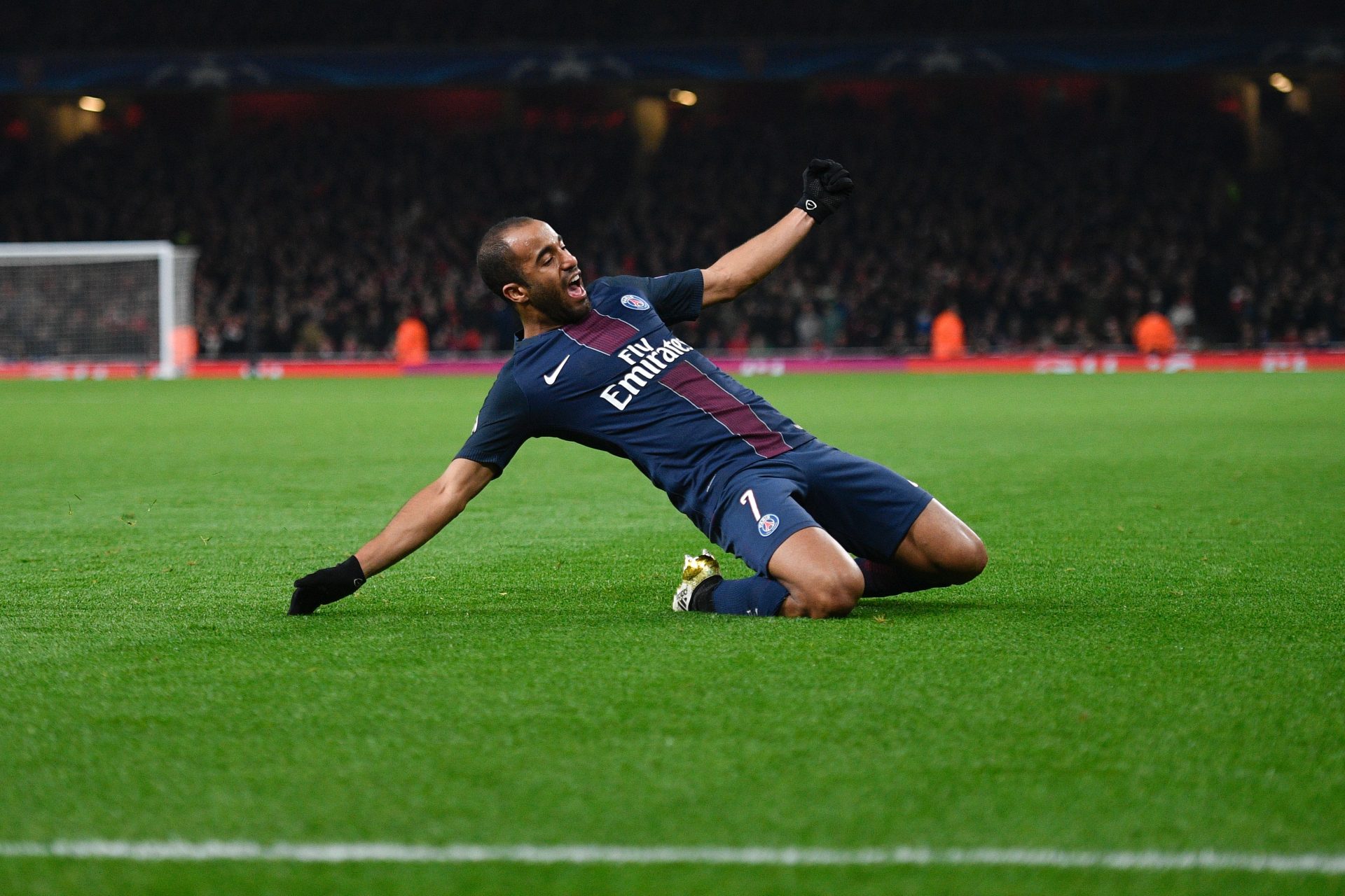 13. Lucas Moura - Paris Saint-Germain (2013-2018) 