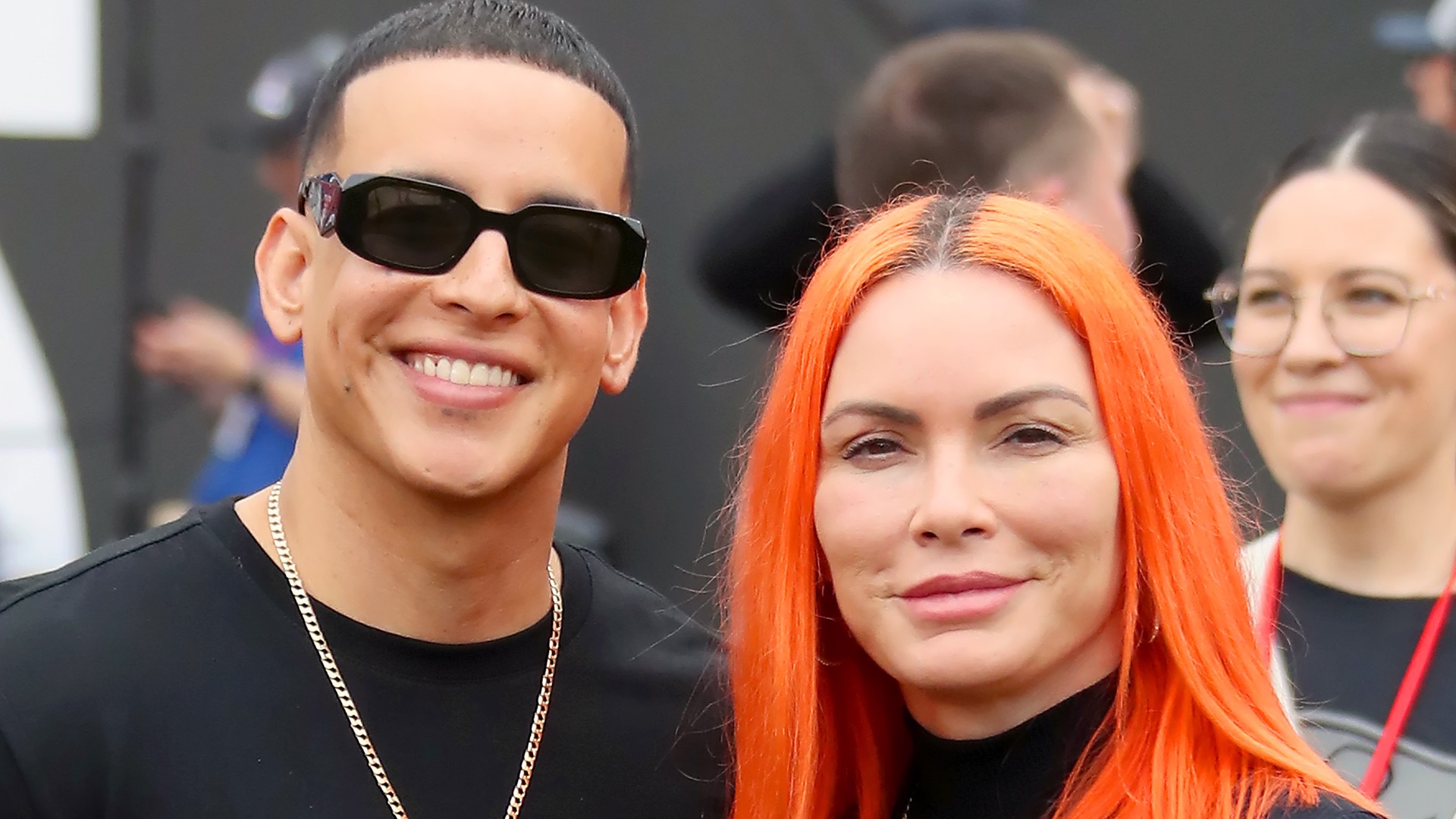 Juez cita a Daddy Yankee y ex esposa por retiro indebido de $100 millones de dólares