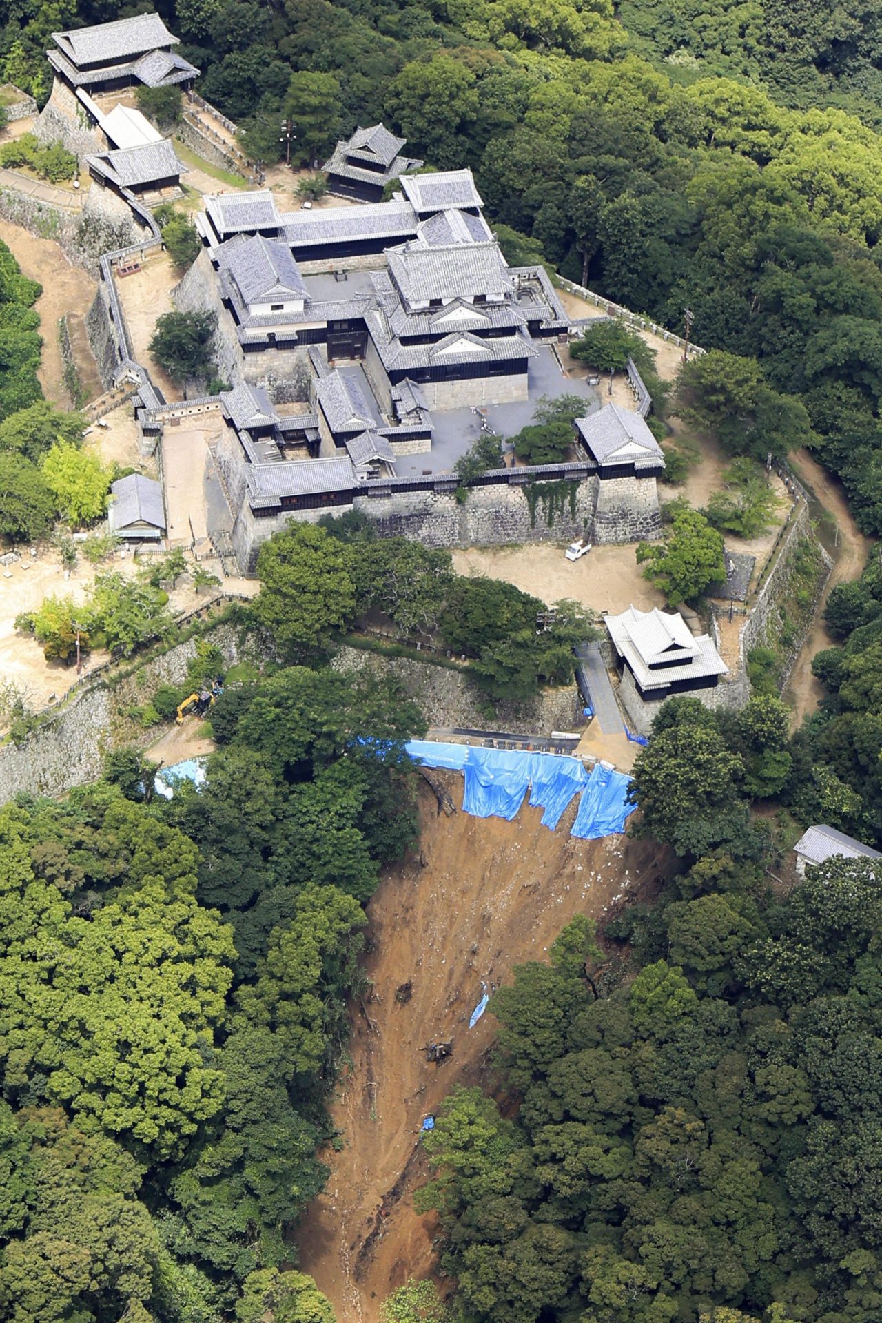 松山城で土砂崩れ（7月11日）