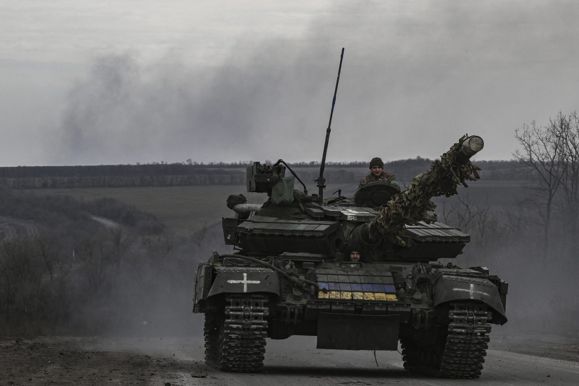 Decisive Victory: two Ukrainian tanks destroyed a Russian APC threat