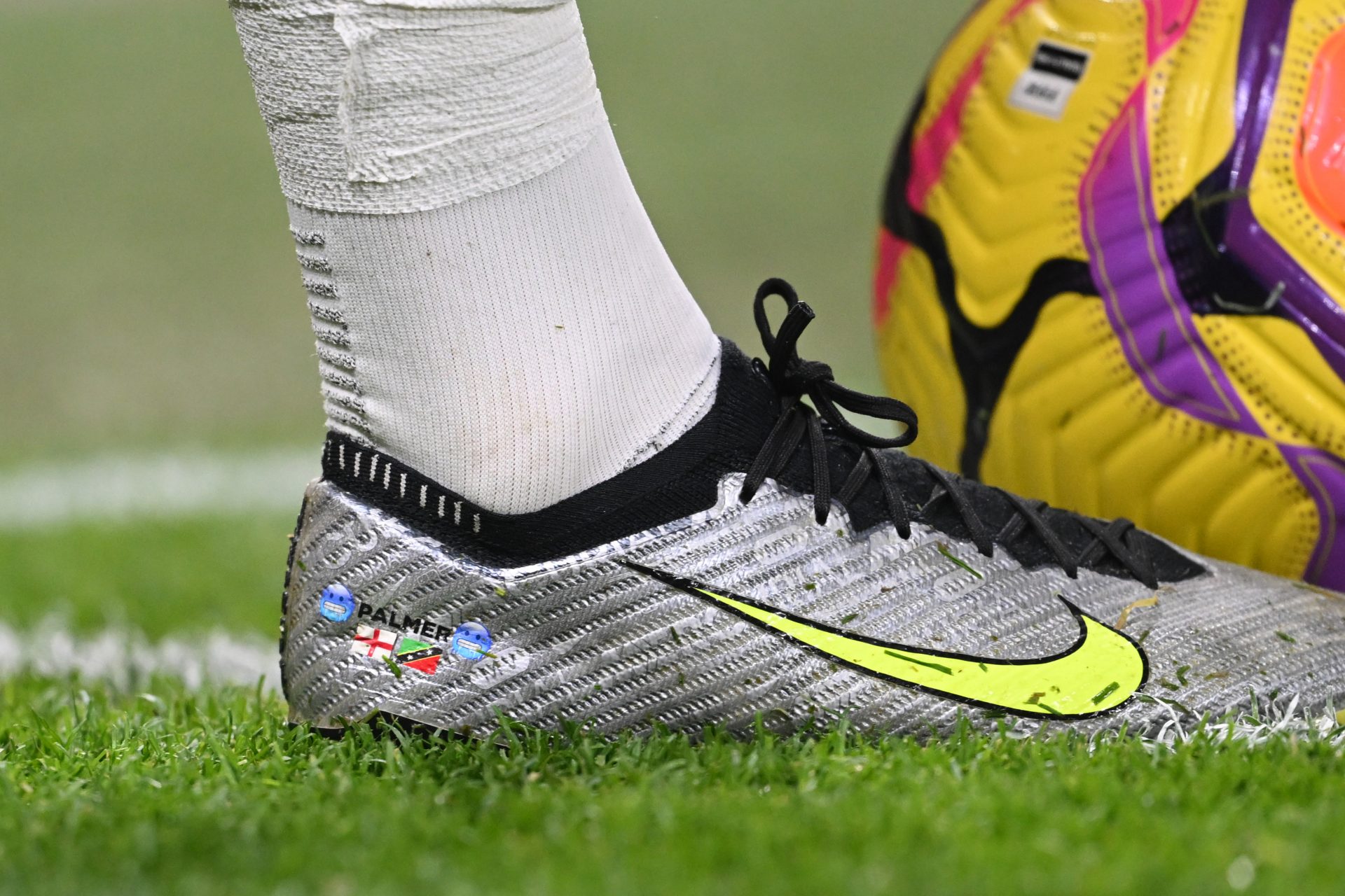 (5) Features on his boots 