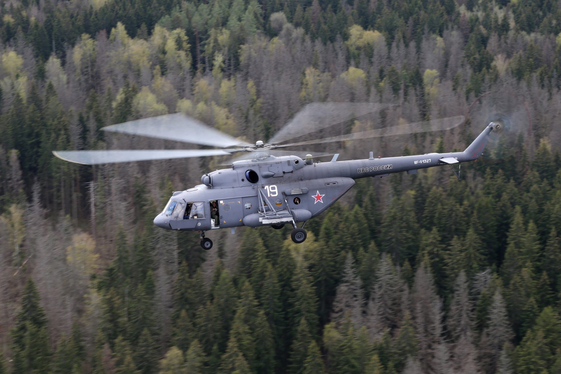 Increíbles imágenes: así derriba un dron marino ucraniano a un helicóptero ruso