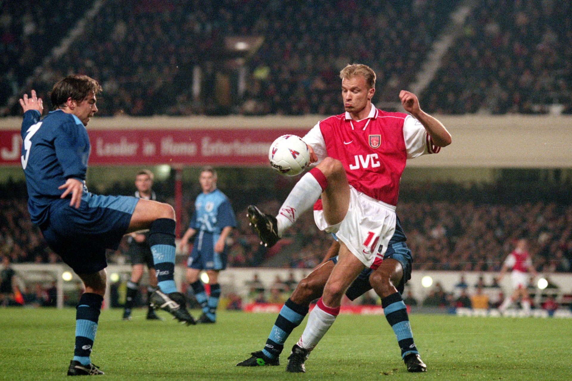 25. Dennis Bergkamp