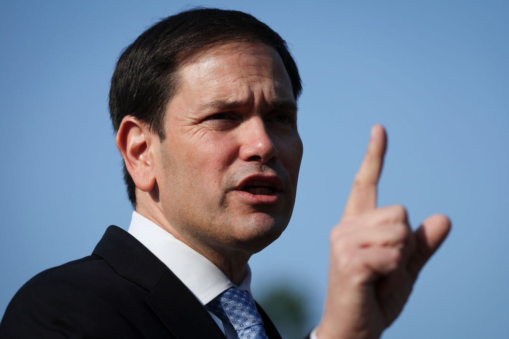 Rubio critica el levantamiento de sanciones a Venezuela y pide una revisión de licencias