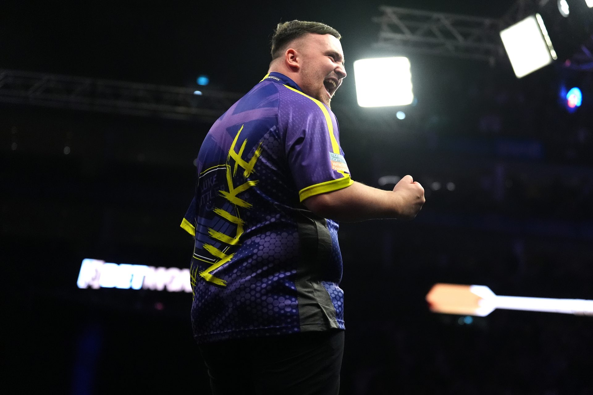 (9) Youngest to hit nine-darter on TV