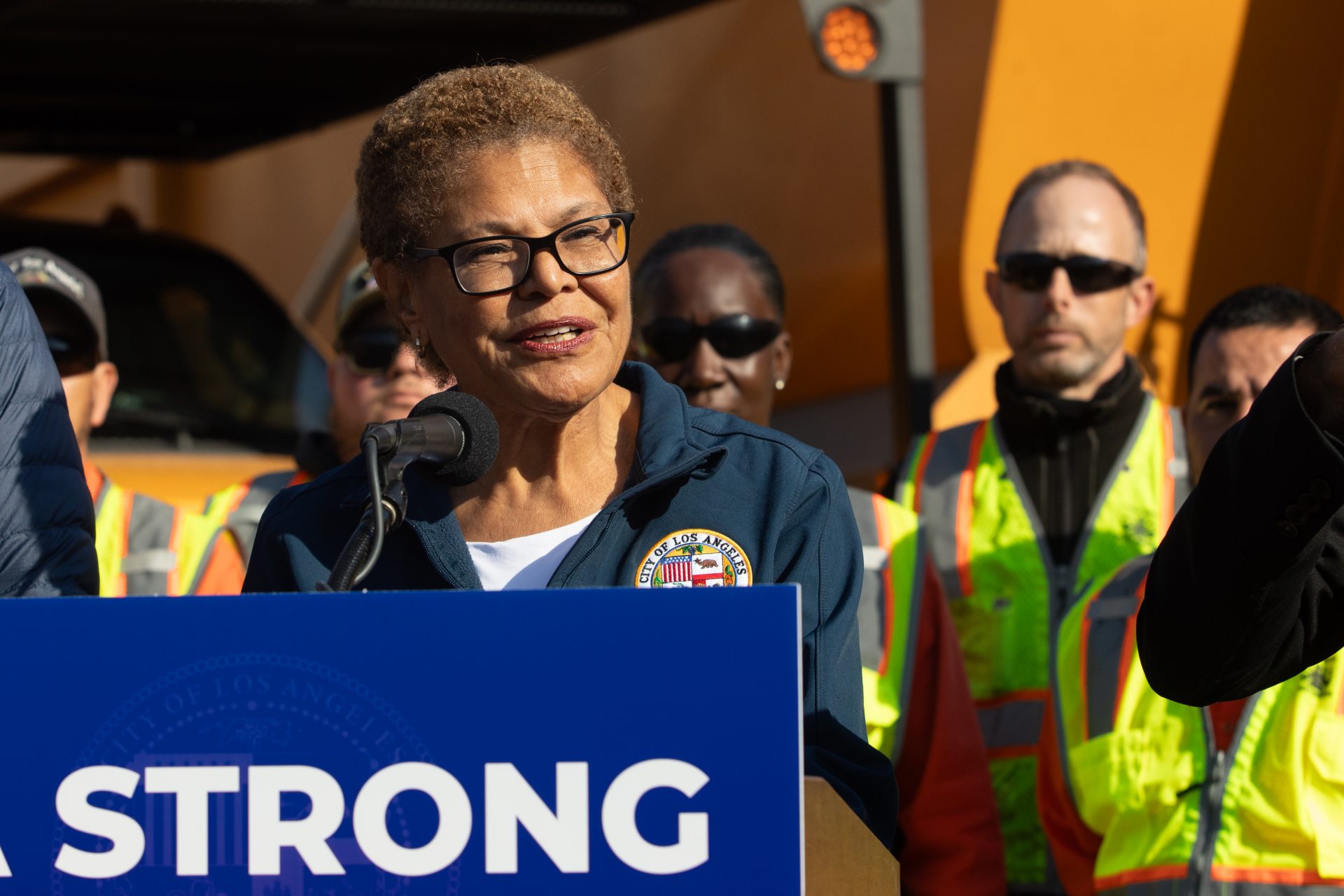 Supporters question LA mayor's management