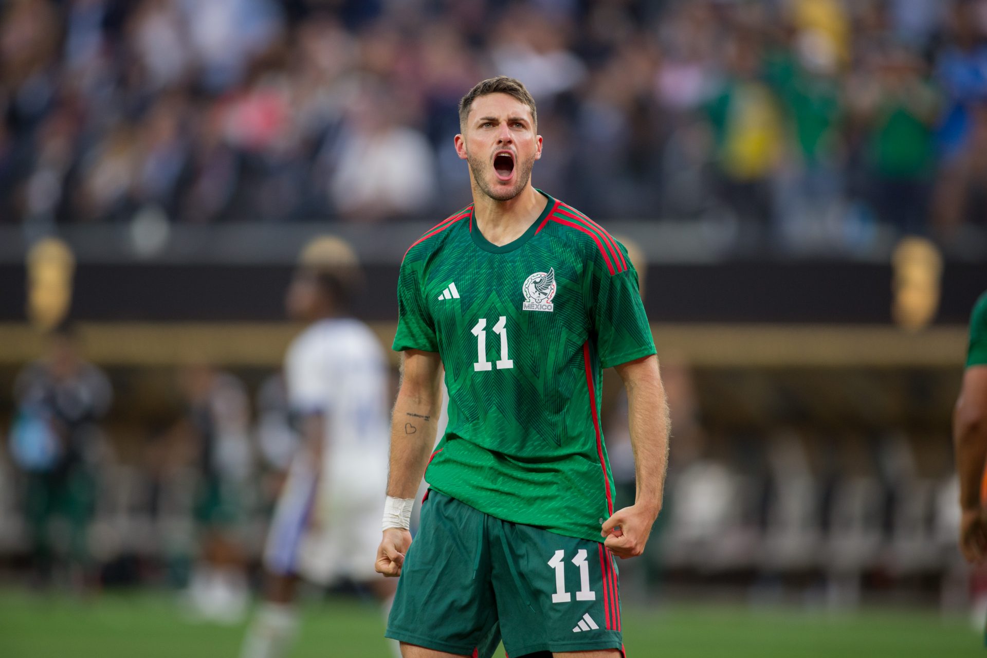 ¿Puede Santi Giménez convertirse en el mejor jugador mexicano que ha pasado por el fútbol europeo?