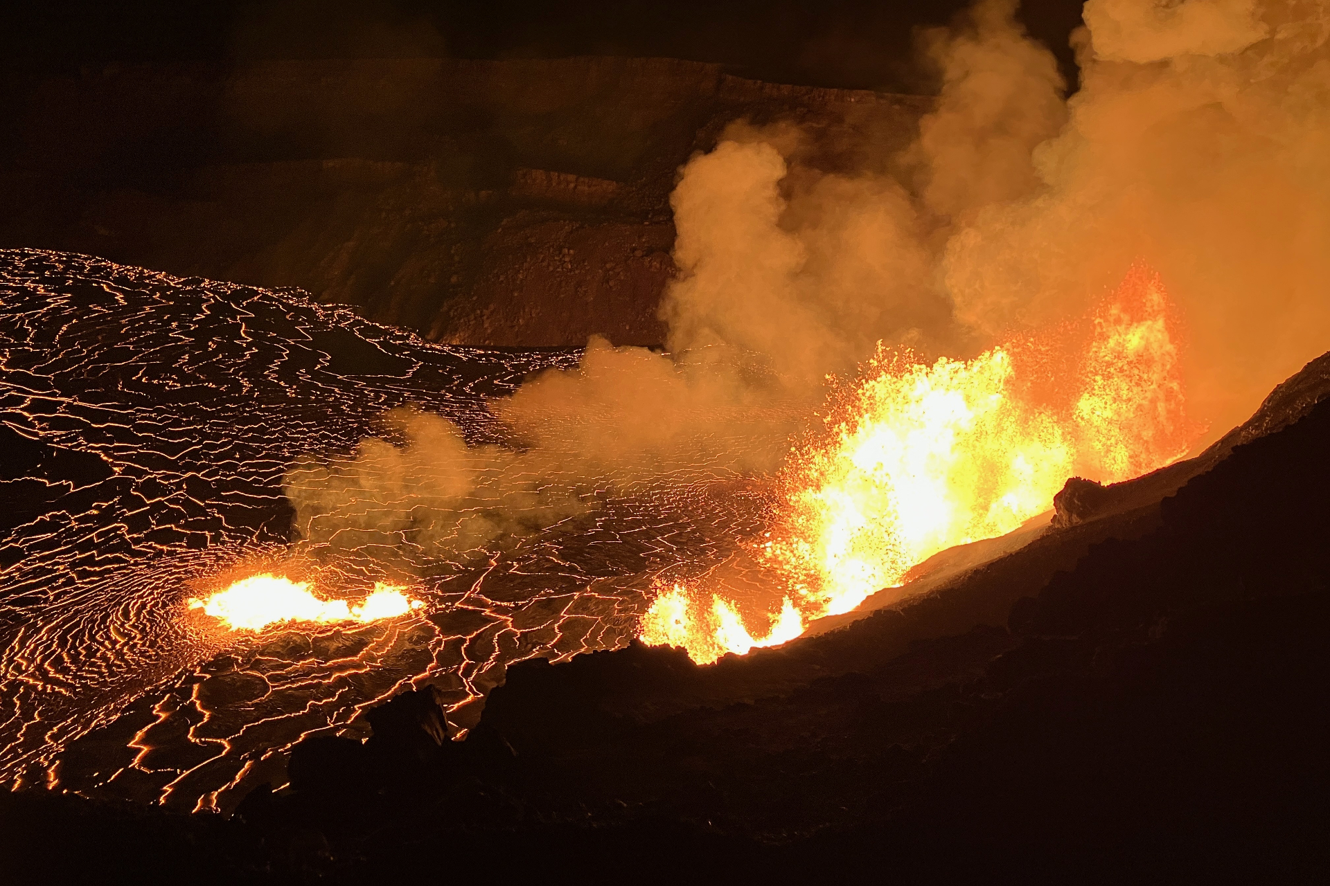 Impressive photos of Kilauea volcano in Hawaii erupting