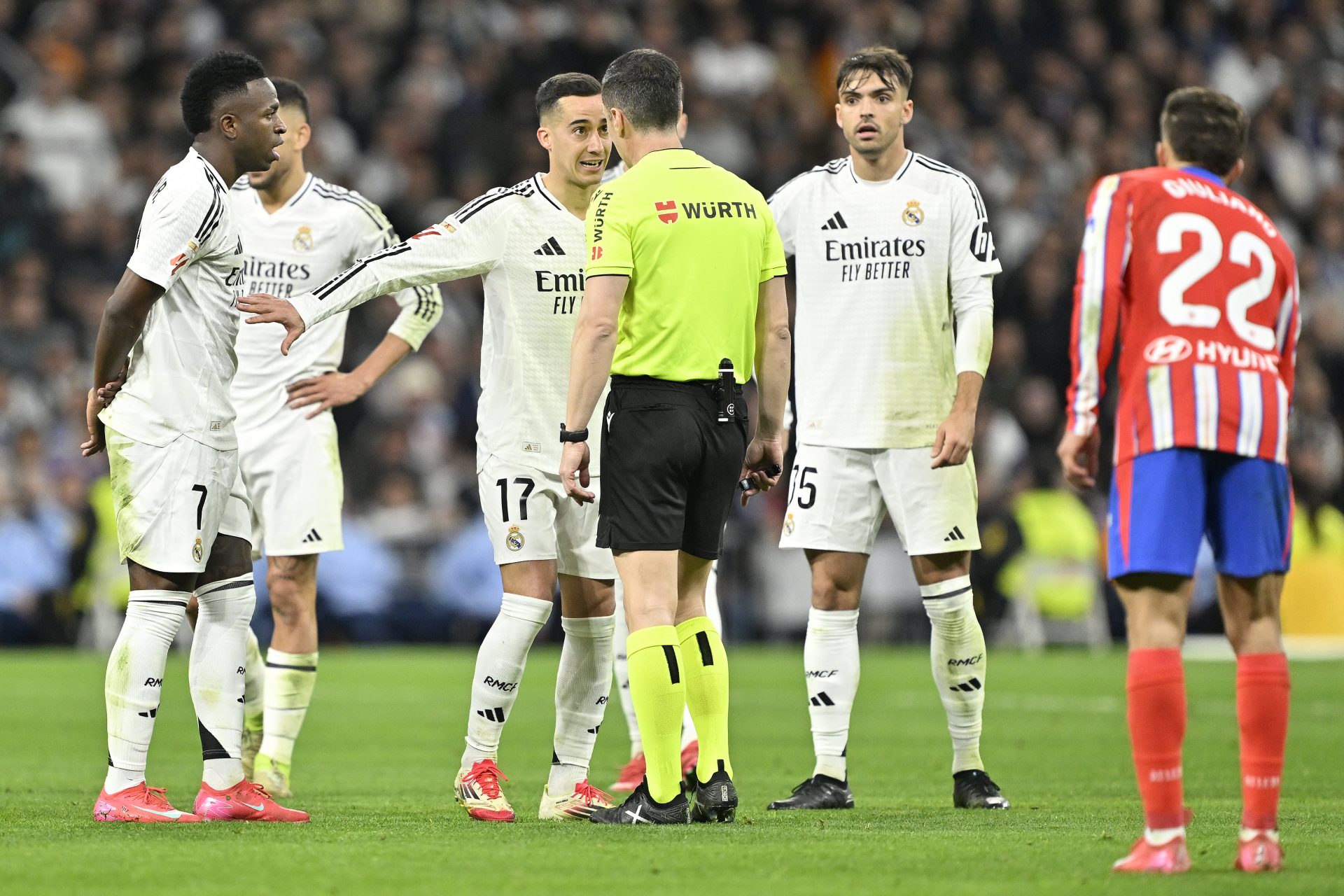 La polémica arbitral del Real Madrid vs Atlético de Madrid que pudo cambiarlo todo: los memes no perdonan