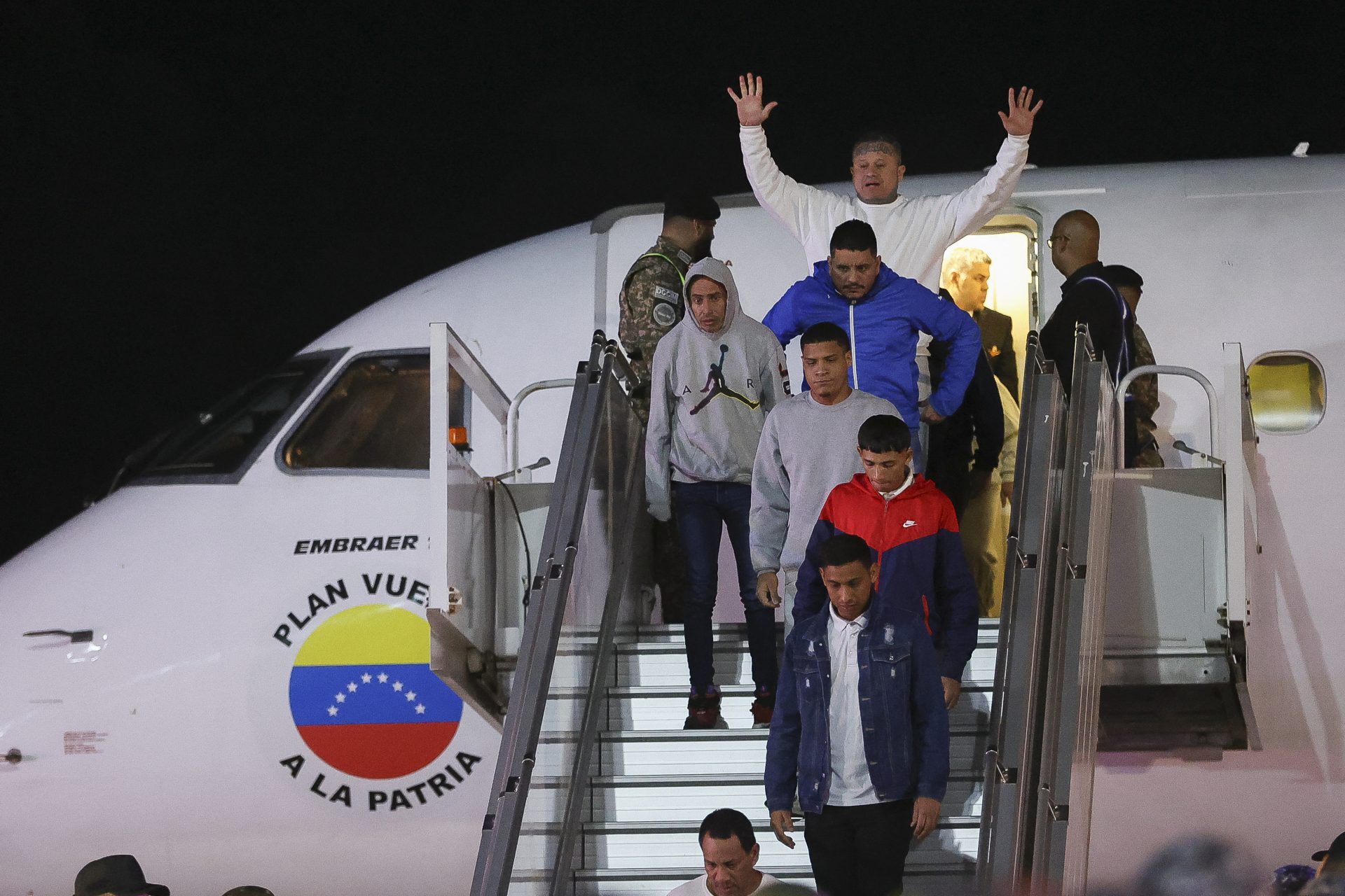 Venezuela flies deportees home from Texas in attempt to improve relations with US