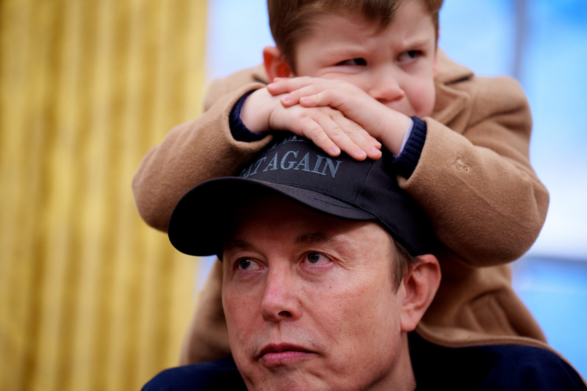 Un niño en el Despacho Oval: imagen sorprendente con Trump y su gran aliado